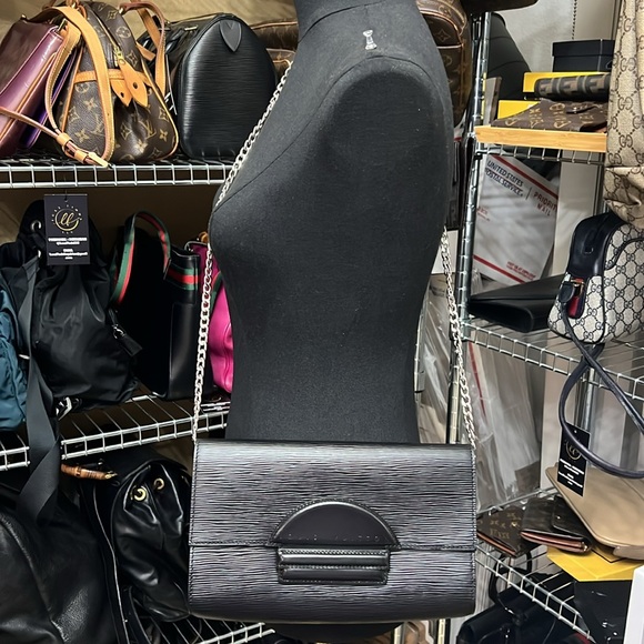 Vintage Louis Vuitton | Chaillot EPI Clutch - Picture 2 of 14